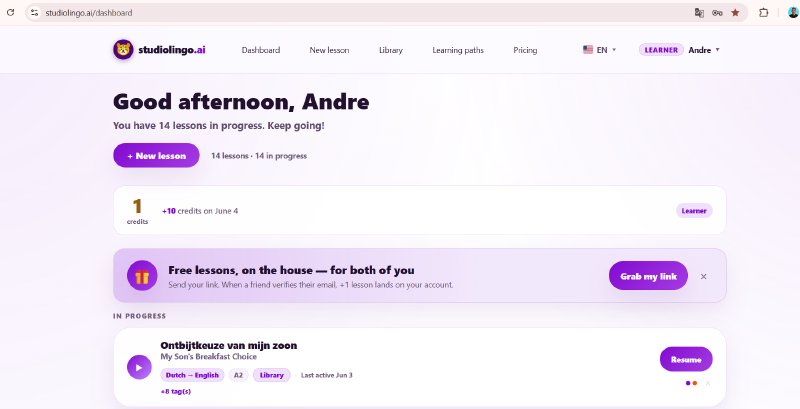 Studio Lingoのダッシュボード。学習中のレッスンが、言語ペア、レベル、最終学習日とともに表示されている。
