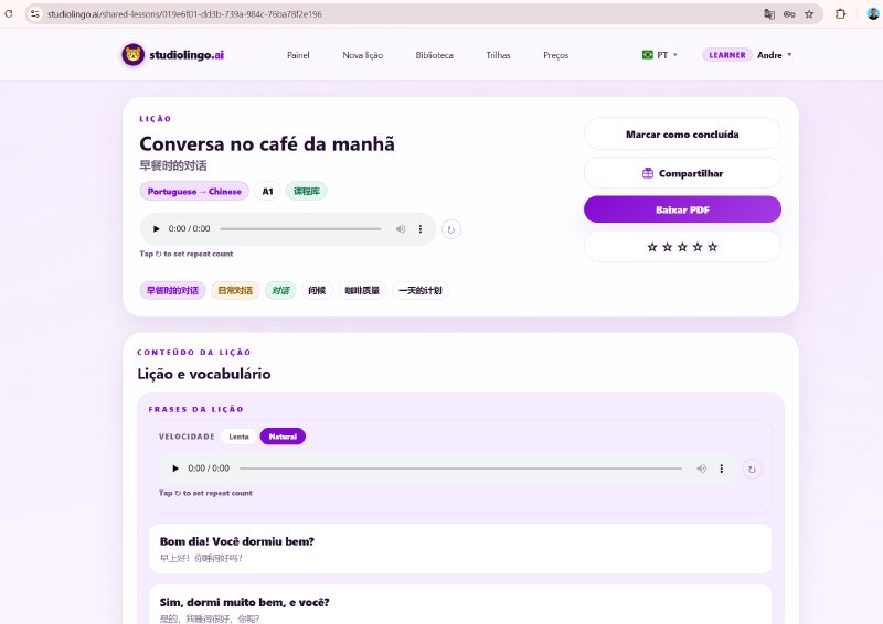 Uma lição aberta mostrando o título nos dois idiomas, o par de idiomas e o nível, o áudio da lição completa, e botões pra marcar como concluída, compartilhar e baixar o PDF.